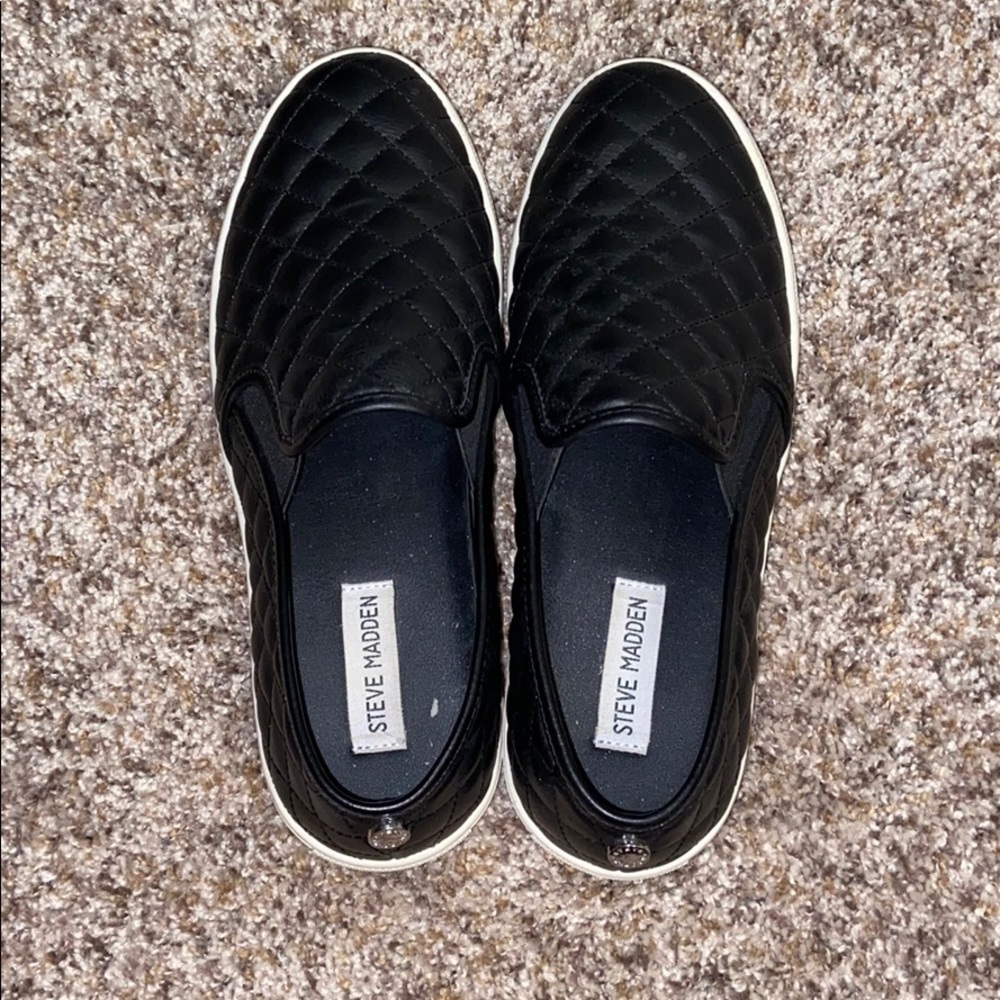 STEVE MADDEN SLIP ONS